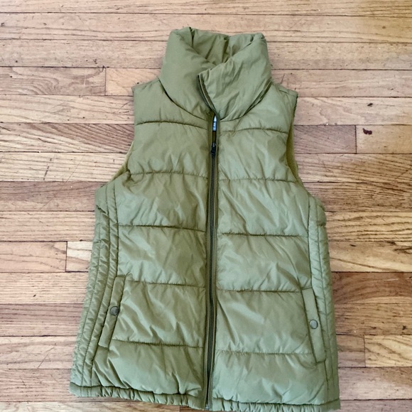 Old Navy - Women's Olive Green Puffer Vest - Picture 4 of 8